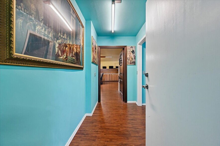 More Photos Of 4940 E 73rd St, Tulsa Office For Sale