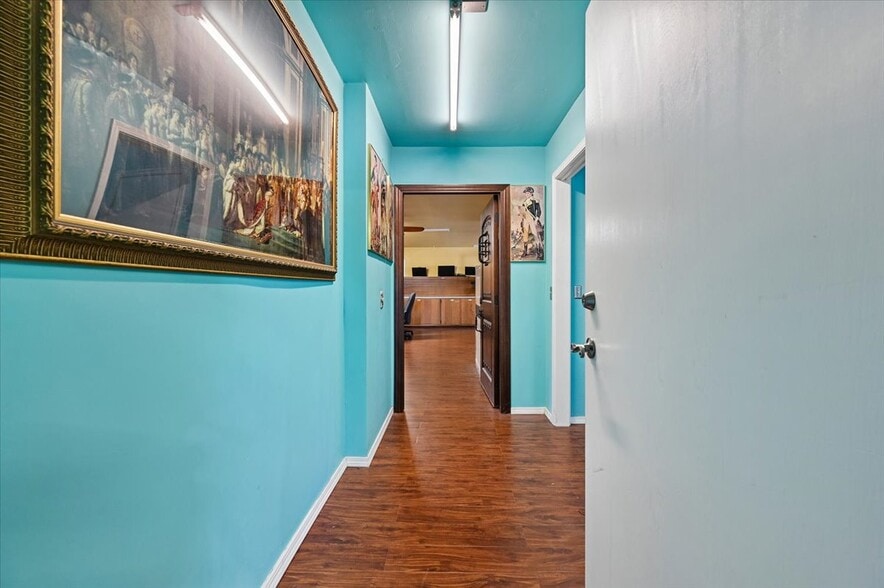 More Photos Of 4940 E 73rd St, Tulsa Office For Sale