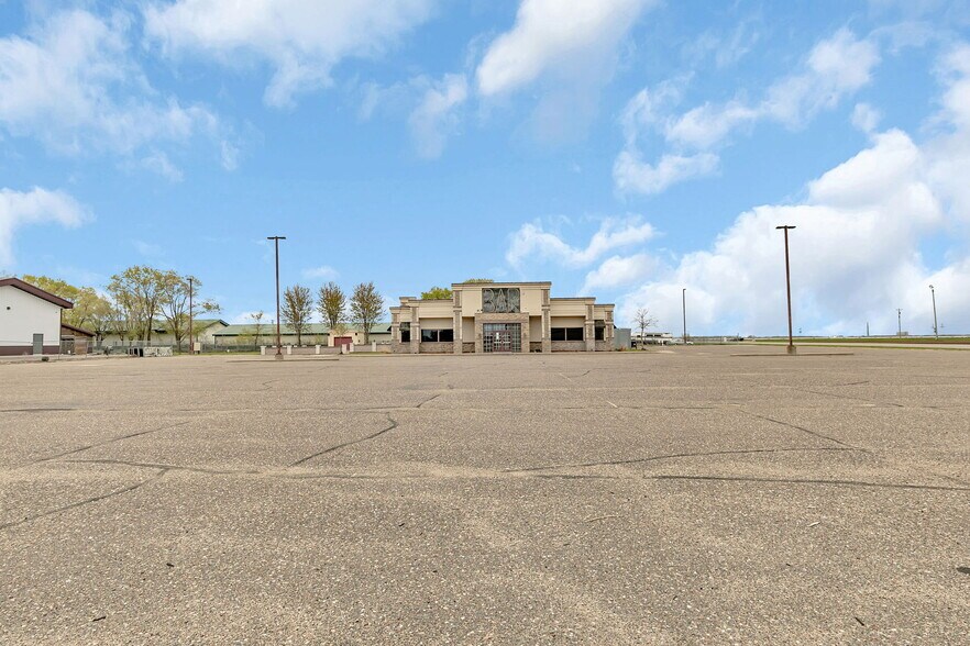 More Photos Of 14860 165th Ave, Becker Restaurant For Sale