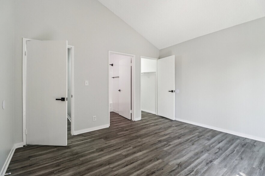 More Photos Of 311 S New Hampshire Ave, Los Angeles Apartments For Sale