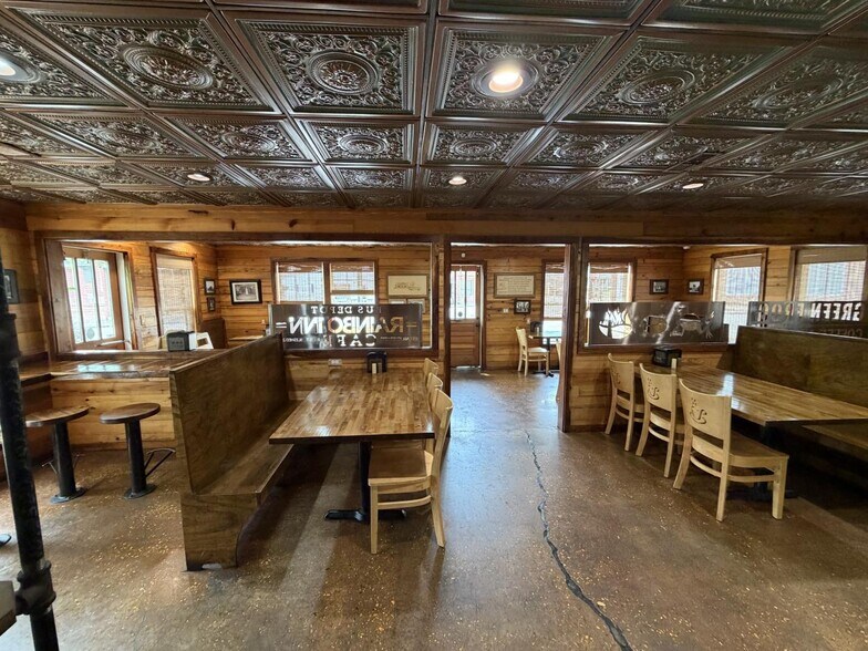 More Photos Of 114 Dogwood Ave, Middleton Auto Repair For Sale
