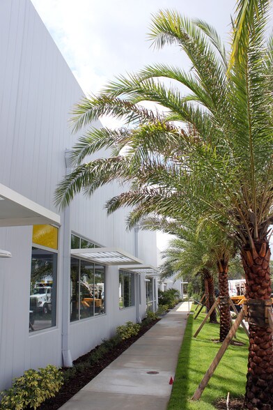 More Photos Of 354 Hiatt Dr, Palm Beach Gardens Office For Lease