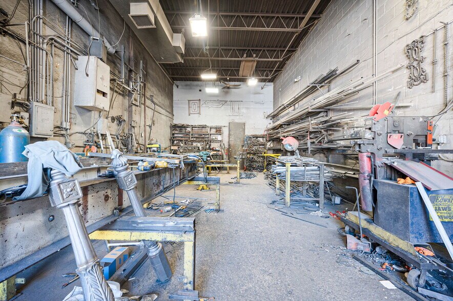 More Photos Of 116 E Merrick Rd, Freeport Warehouse For Sale