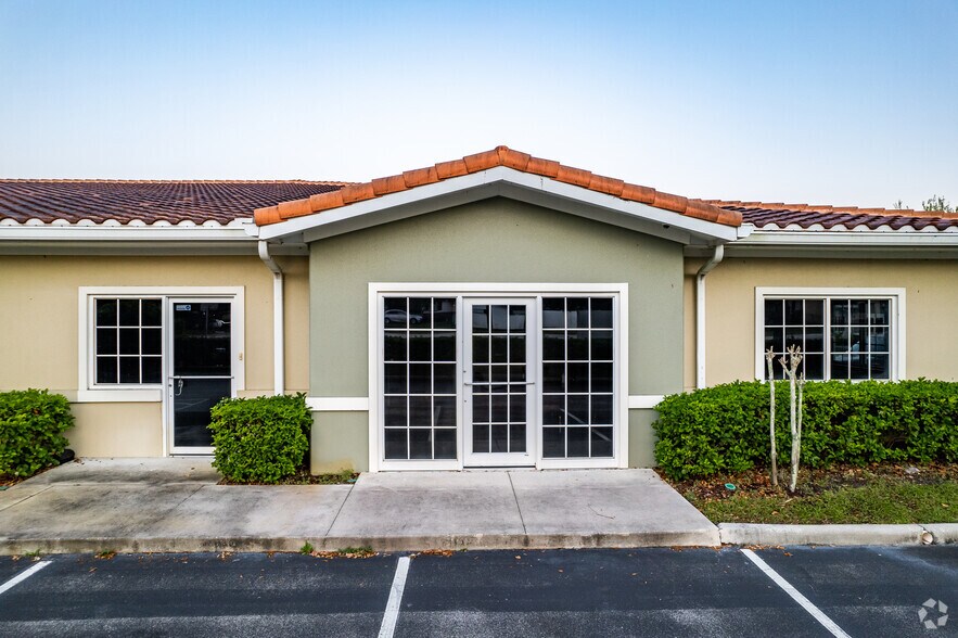 More Photos Of 7900 Forest City Rd, Orlando Unknown For Lease