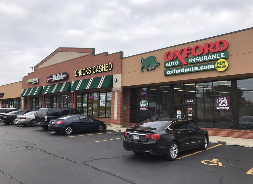 Primary Photo Of 305 W Indian Trl, Aurora General Retail For Lease
