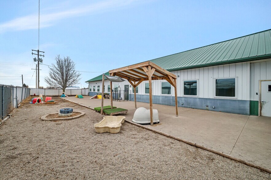More Photos Of 441 E Stevenson Rd, Ottawa Restaurant For Sale