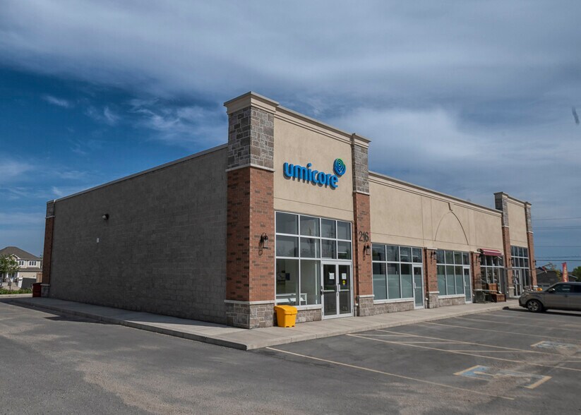 More Photos Of 218 Main St, Loyalist General Retail For Lease