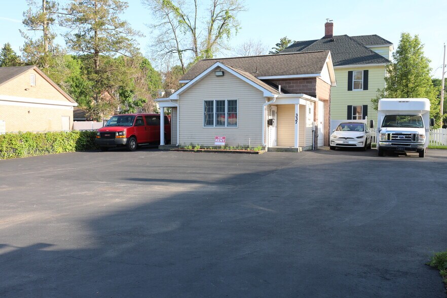 More Photos Of 337 Broadway, Kingston Freestanding For Sale
