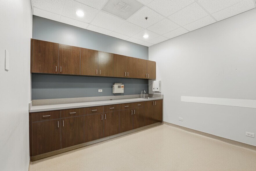 More Photos Of 390 Congress Pky, Crystal Lake Unknown For Lease