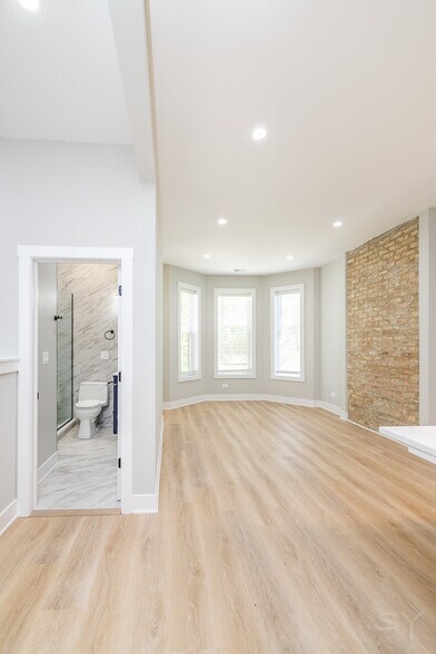 More Photos Of 3039 W 19th St, Chicago Apartments For Sale
