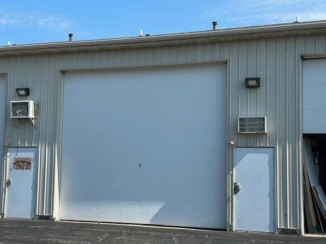 More Photos Of 32961 Pin Oak Pky, Avon Lake Flex For Sale