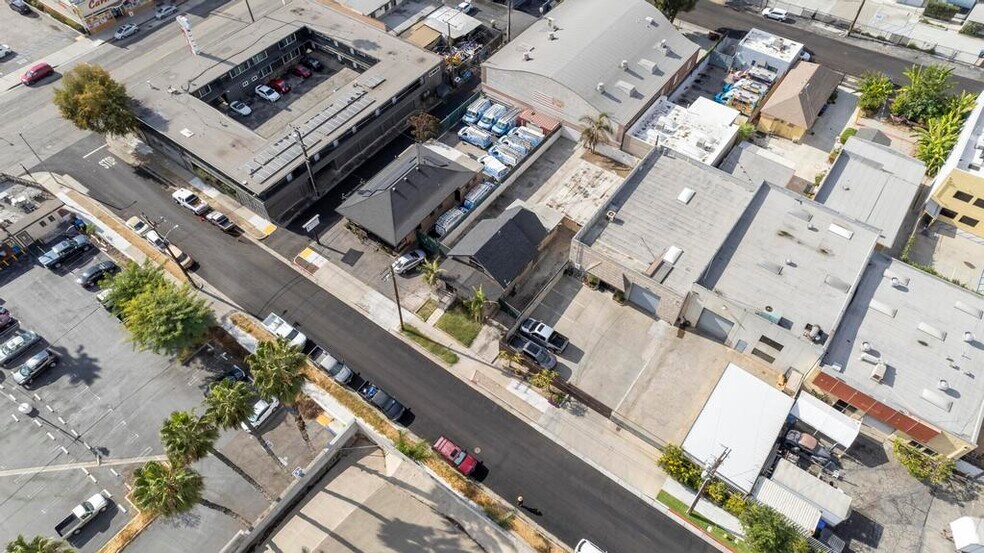 More Photos Of 31 Fulton Ave, Pasadena Light Manufacturing For Sale