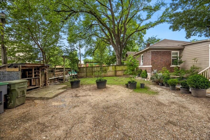 More Photos Of 2562 Sam Cooper Blvd, Memphis Office Residential For Sale