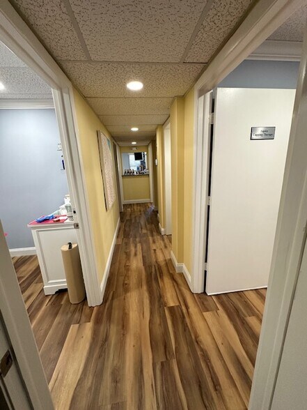 More Photos Of 1000 Tamiami Trl N, Naples Medical For Lease