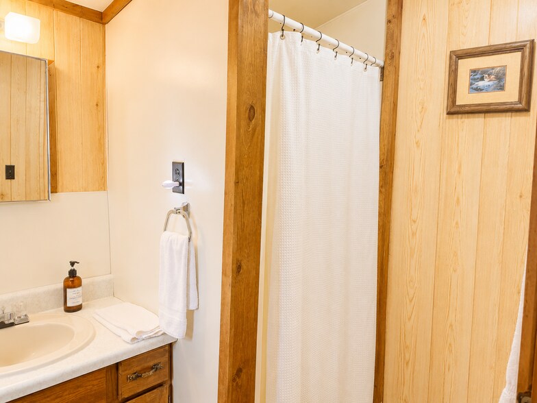 More Photos Of W17461 Norton Rd, Gould City Hotel For Sale