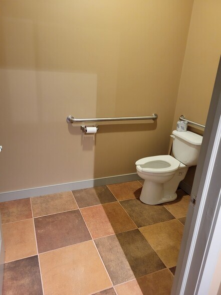 More Photos Of 342 E Main St, Leola Office For Lease