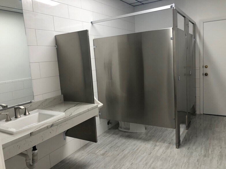 More Photos Of 312 E Illinois Ave, Midland Office For Lease