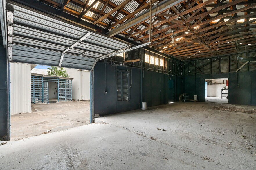 More Photos Of 3314 Carr St, Houston Manufacturing For Sale