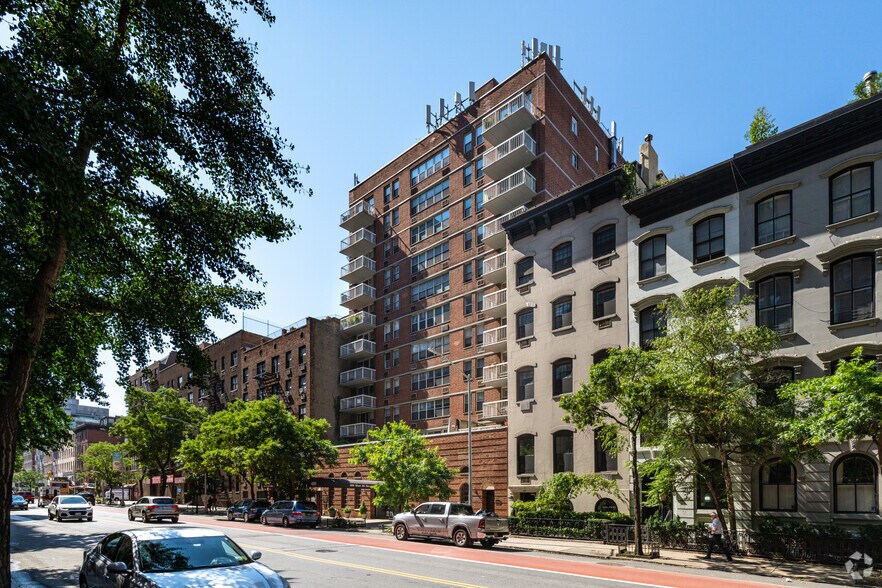 More Photos Of 420 W 23rd St, New York Apartments For Lease