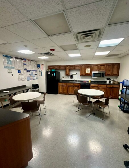 More Photos Of 220 Holiday Dr, Ardmore Auto Dealership For Sale
