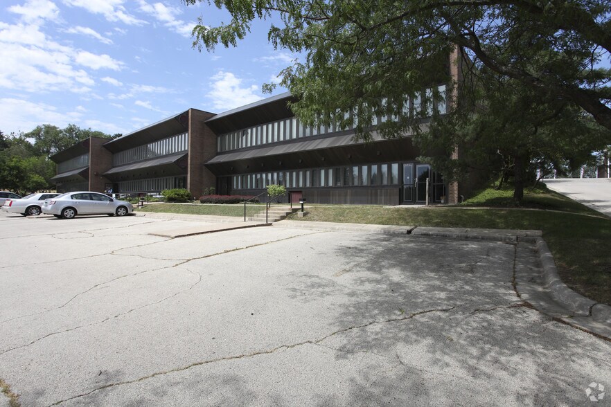 More Photos Of 4777 E State St, Rockford Medical For Sale