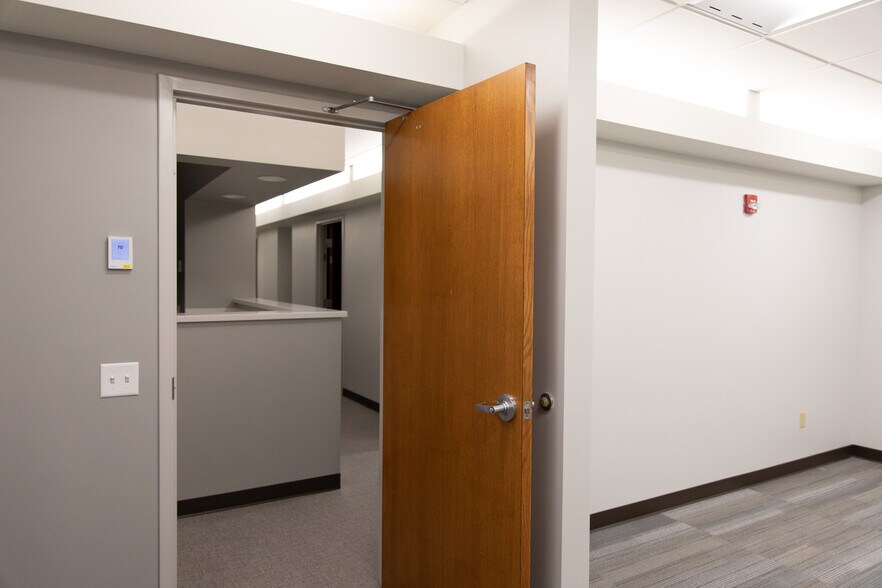 More Photos Of 17030 Lakeside Hills Plz, Omaha Medical For Lease