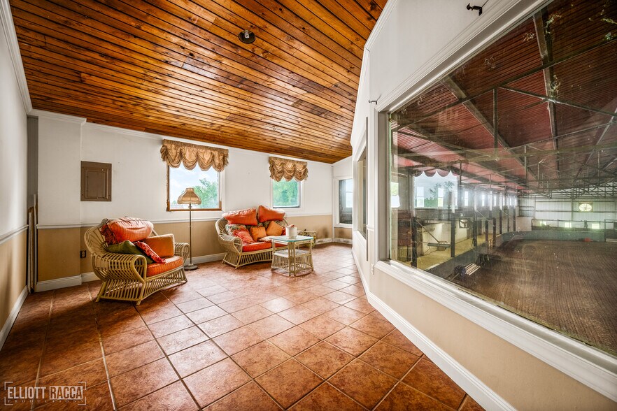 More Photos Of 1785 Old River Rd, Natchitoches Light Manufacturing For Sale