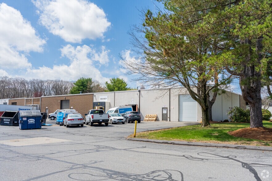 More Photos Of 2 B St, Auburn Warehouse For Lease