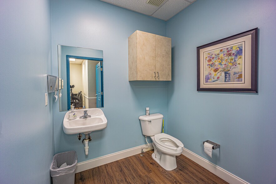 More Photos Of 6502 Gunn Hwy, Tampa Medical For Sale