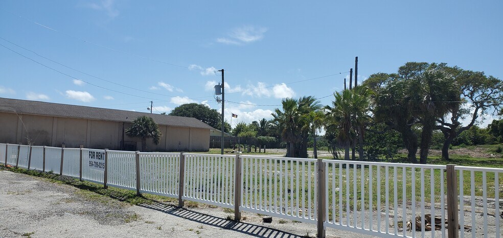 More Photos Of 5152-5160 Dixie Hwy NE, Palm Bay Light Manufacturing For Lease