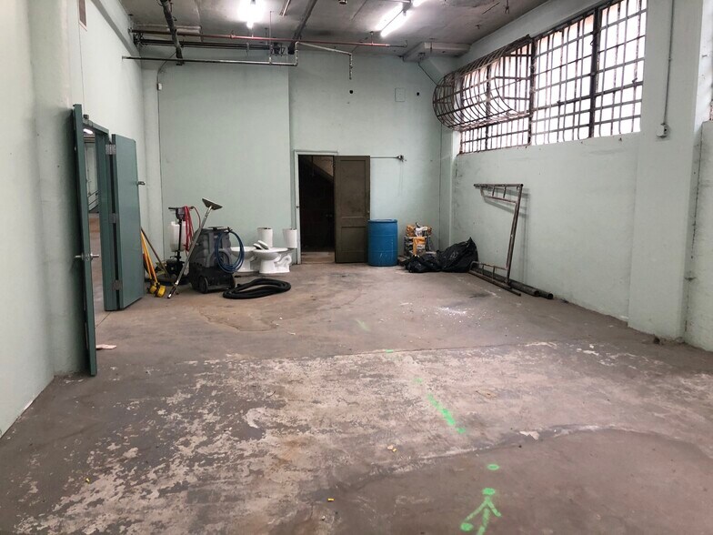 More Photos Of 53-06 Grand Ave, Maspeth Warehouse For Lease