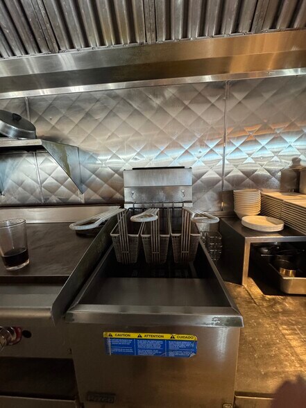 More Photos Of 4629 N Port Washington Rd, Milwaukee Restaurant For Sale