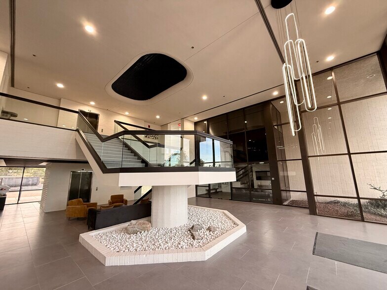 More Photos Of 8283 N Hayden Rd, Scottsdale Office For Lease