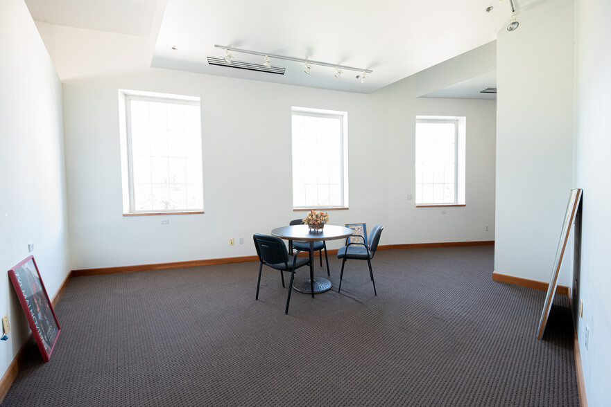 More Photos Of 2720 Van Aken Blvd, Cleveland Office For Lease