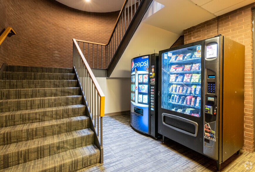 More Photos Of 100 Corporate Pl, Peabody Office For Lease