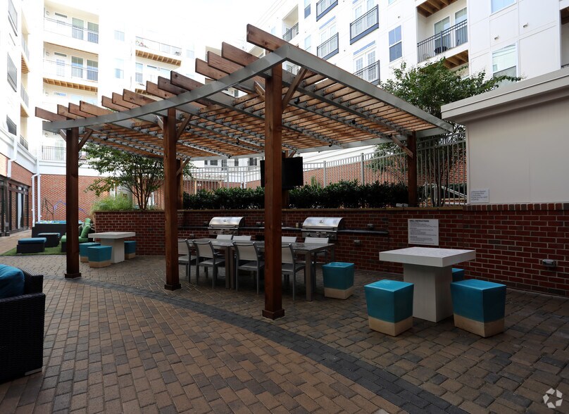 More Photos Of 101 N Wolfe St, Baltimore Apartments For Lease