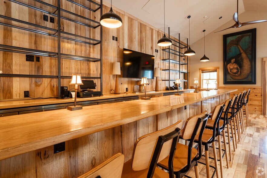 More Photos Of 2477 Bristol Rd, New Harbor Restaurant For Sale