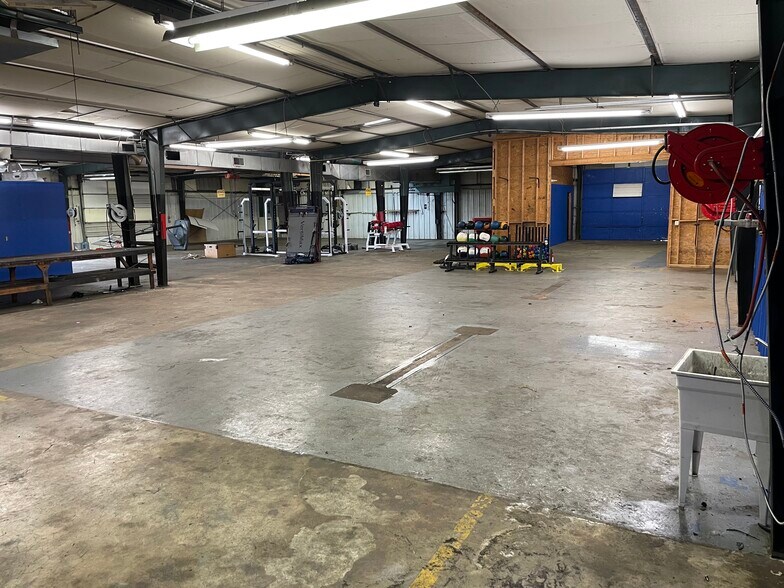 More Photos Of 403 Highway 183, Piedmont Light Manufacturing For Lease