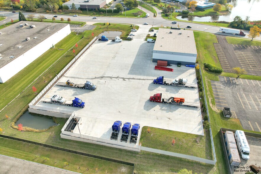 More Photos Of 250 N Schmale Rd, Carol Stream Warehouse For Lease