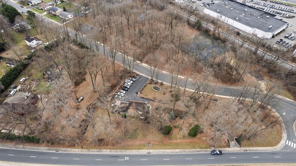 More Photos Of 112 Capitol Trl, Newark Medical For Sale