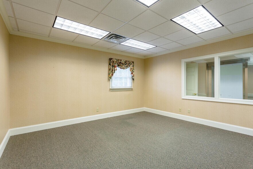 More Photos Of 9972 Spotswood Trl, Mcgaheysville Bank For Lease