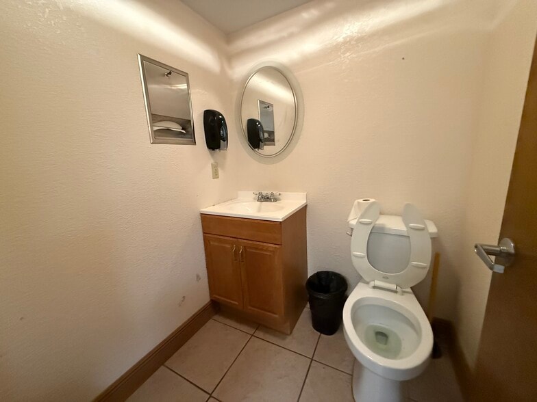 More Photos Of 13904 Lakeshore Blvd, Hudson Office For Sale