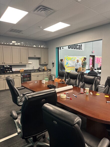 More Photos Of 900 Port America Pl, Grapevine Distribution For Lease