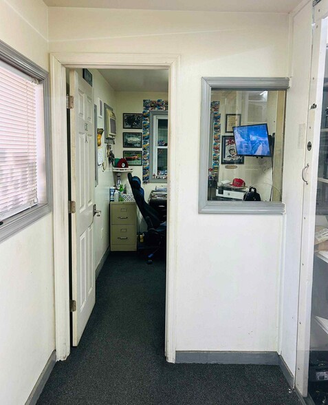 More Photos Of 2005 2005-7 E Sergeant st, Philadelphia Flex For Sale