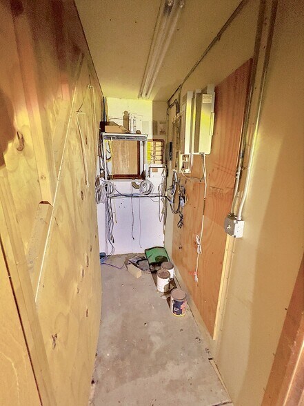 More Photos Of 1717 S 28th St, Clinton Distribution For Lease