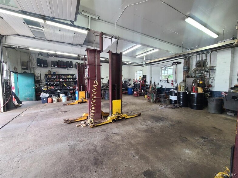 More Photos Of 36 Cold Spring Rd, Monticello Industrial For Sale