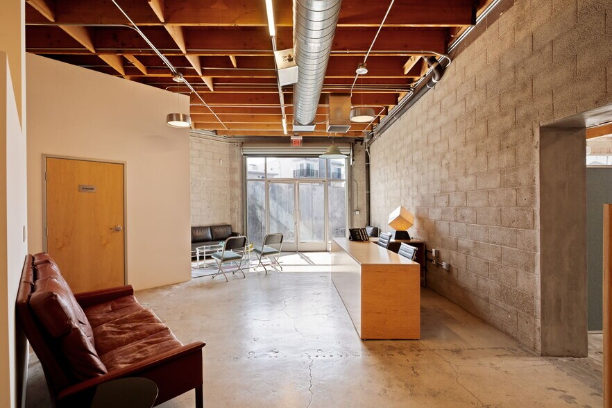 More Photos Of 5450-5458 W Washington Blvd, Los Angeles Office For Lease