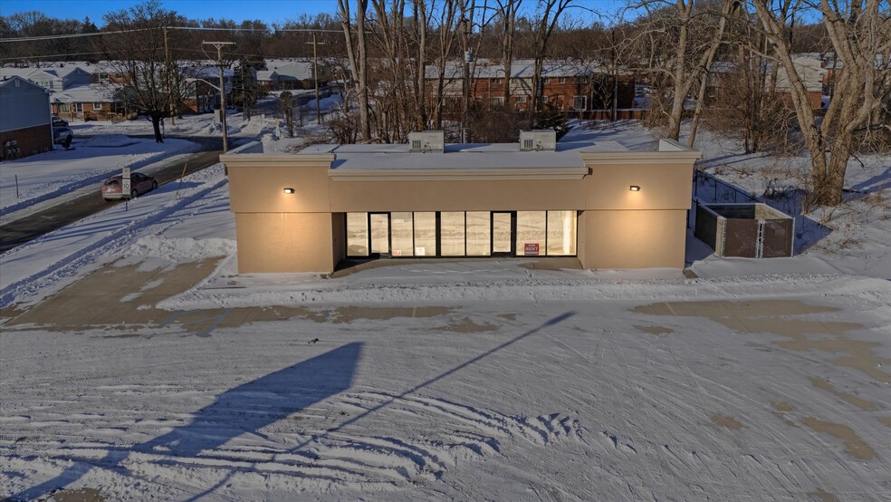 Primary Photo Of 8498 Wayne Rd, Romulus Convenience Store For Lease