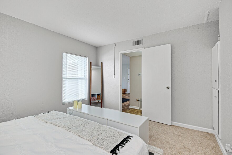 More Photos Of 2350 Ridge Ct, Lawrence Apartments For Sale