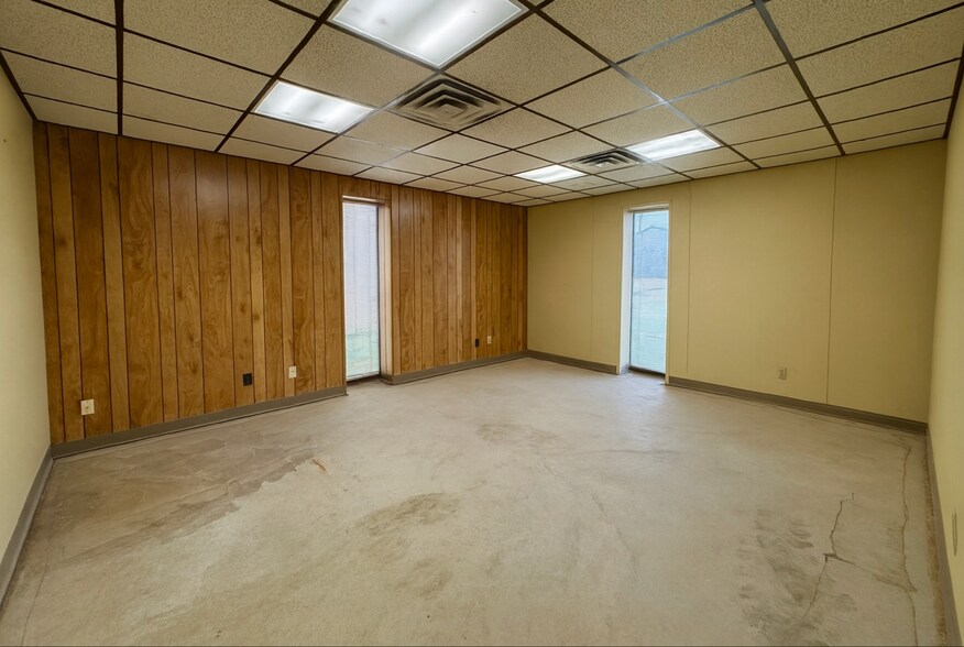 More Photos Of 108 S 109th East Ave, Tulsa Warehouse For Lease